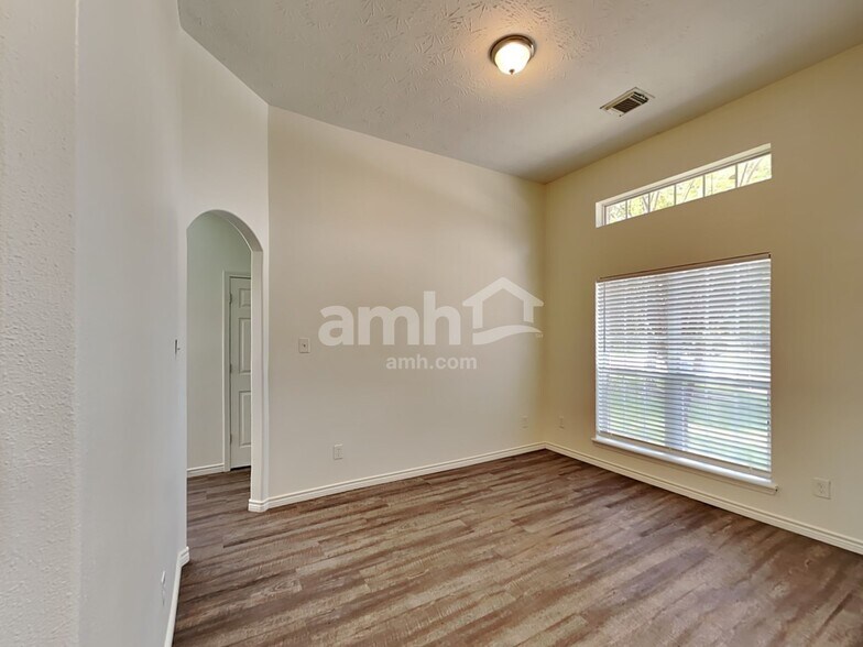 Building Photo - 30507 N Sulphur Creek Dr