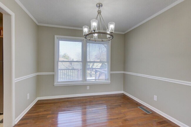 Building Photo - Three Bedroom in Hopkinsville, KY