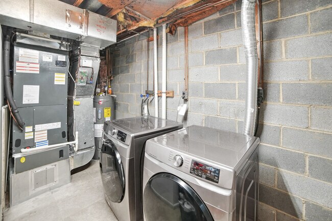 Building Photo - 23 Honey Brook Ln