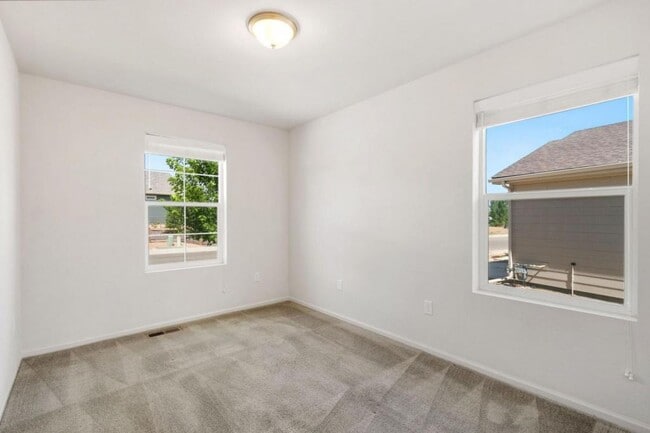 Building Photo - 2861 Cub Lake Dr