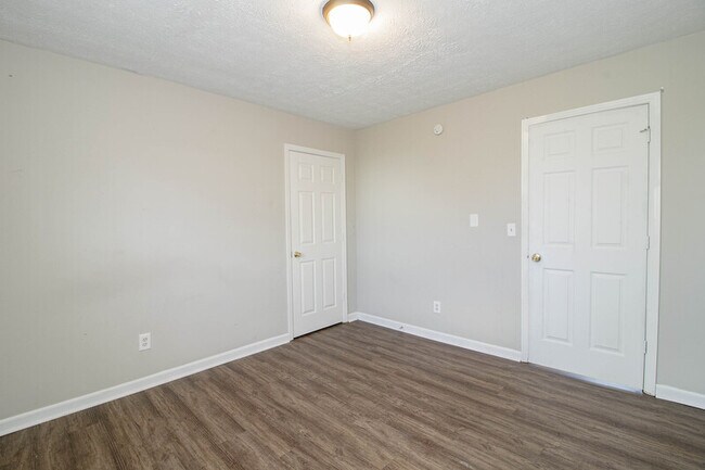 Building Photo - 20-420 Thompsonville Ln