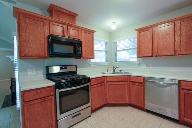 Building Photo - Spacious 3BR/2BA Corner Lot Home in Austin’s Colony