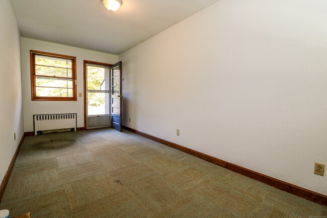 Building Photo - 408 Shelton Ave