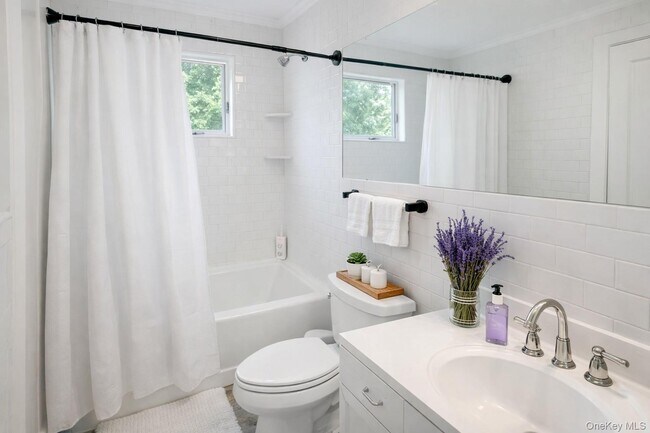 Building Photo - 205 Pine Ave