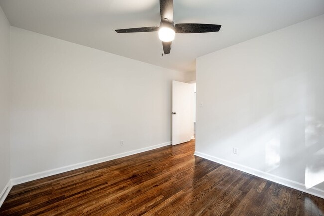 Building Photo - 6103 Bermuda Ave