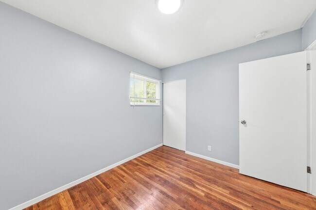 Building Photo - 10700 Spring Garden Dr