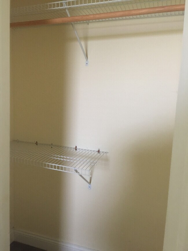 Interior Photo - Cottage - 411 N. Washington