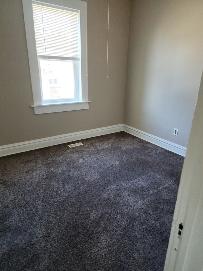 Building Photo - 5808 N Navarre Ave