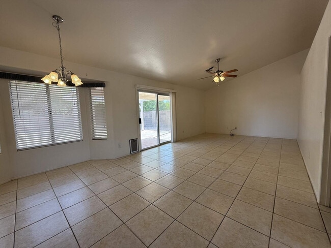 Building Photo - 3913 W Morelos St