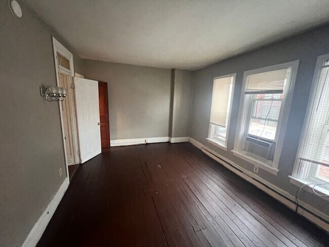 Building Photo - 1158 Mulberry St