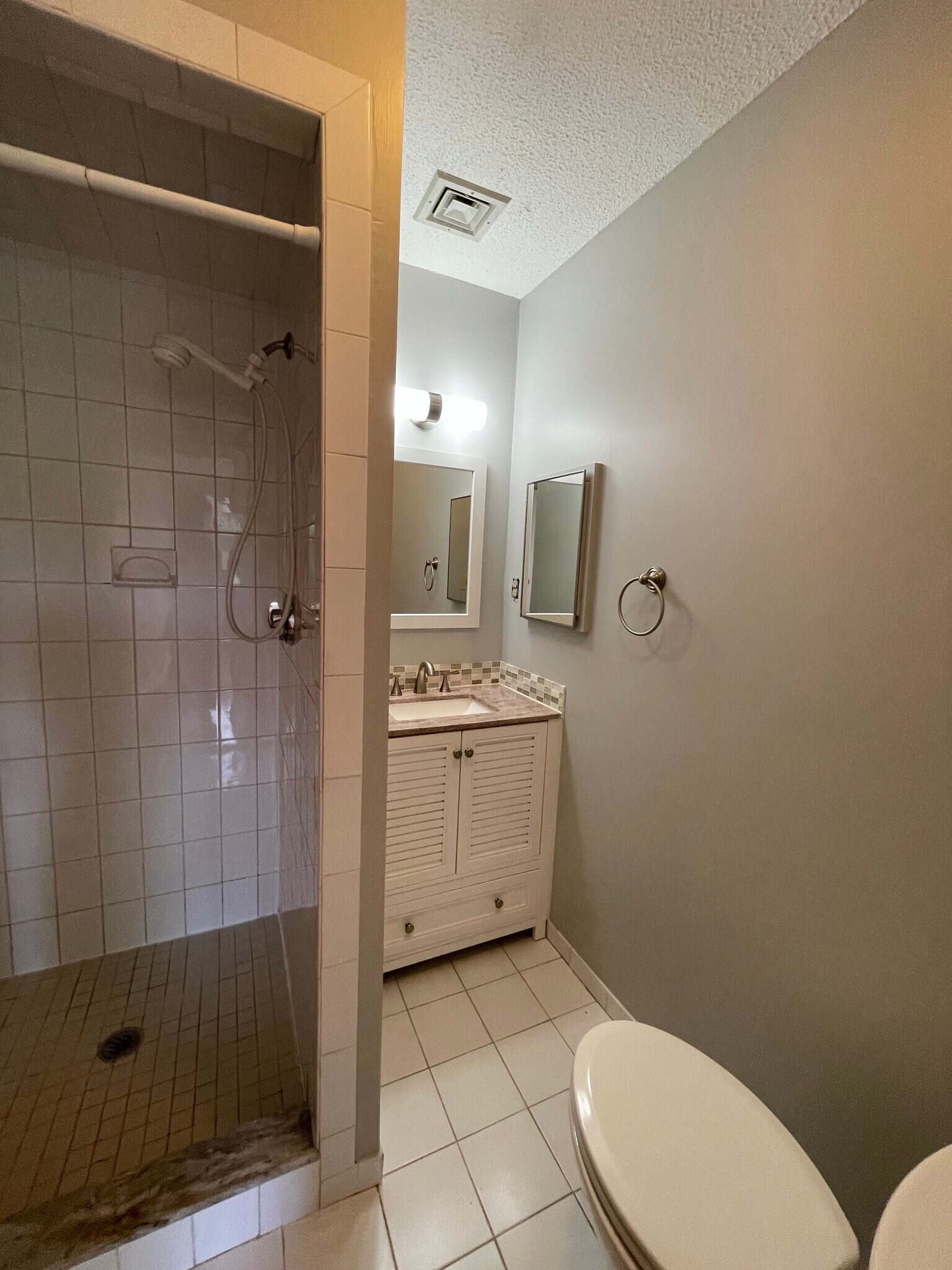 Building Photo - 1850 Beacon St