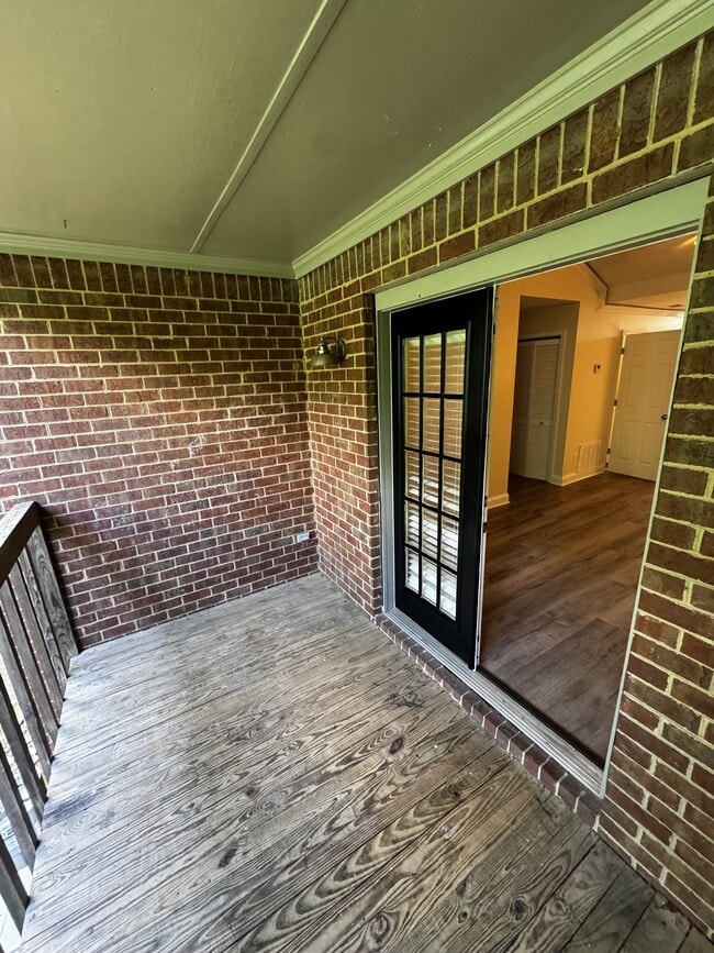 Building Photo - 1055 Baxter St