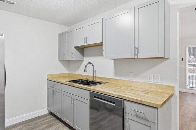 Building Photo - 6008 Champion Rd