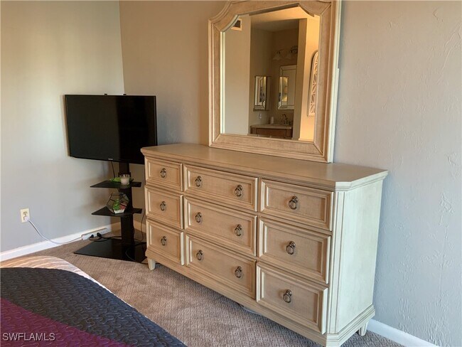 Building Photo - 5530 Rattlesnake Hammock Rd