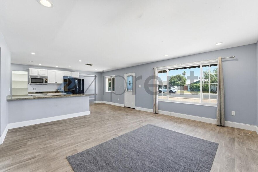 Building Photo - Unit