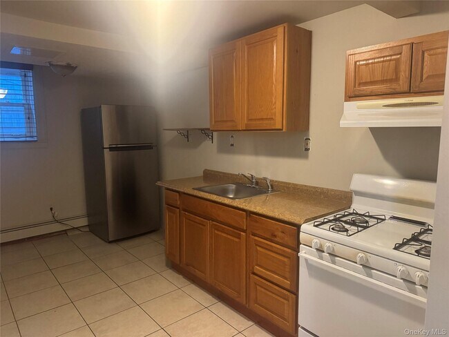 Building Photo - 411 W Walnut St