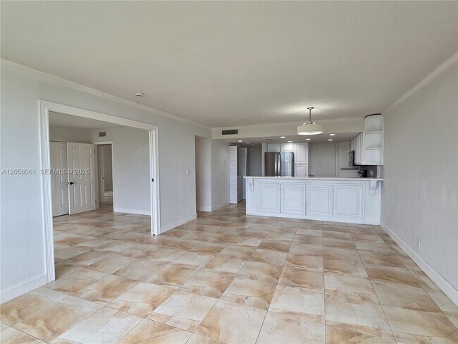 Building Photo - 9001 SW 77th Ave