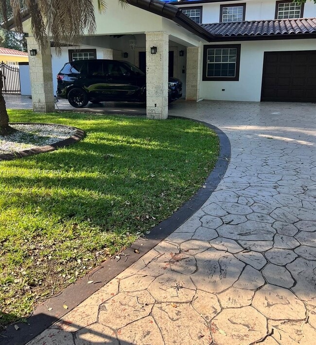 Building Photo - 6284 SW 26th St