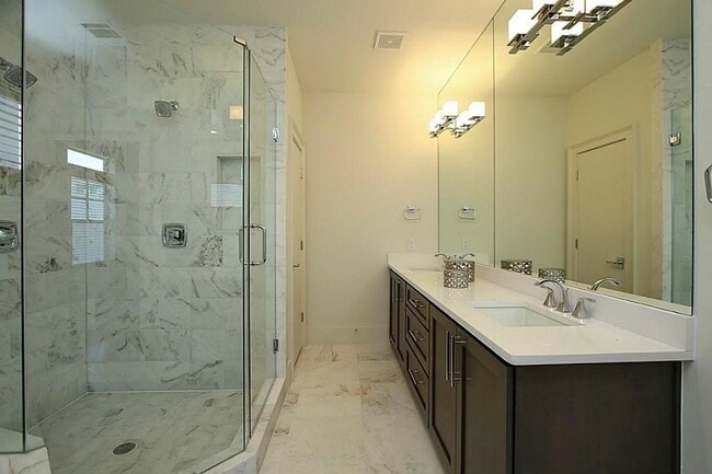 Building Photo - 1810 Oakdale St