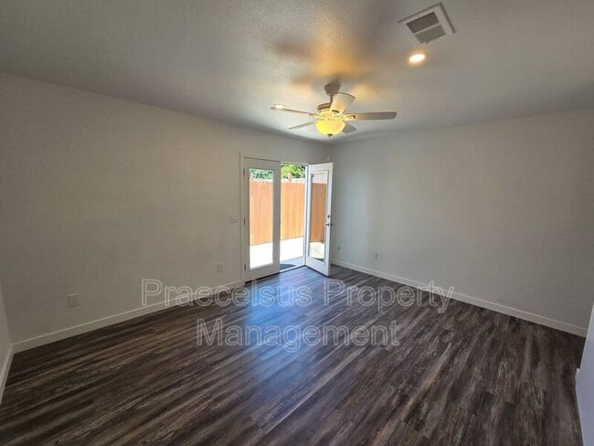 Building Photo - 1078-A Fuchsia Lane