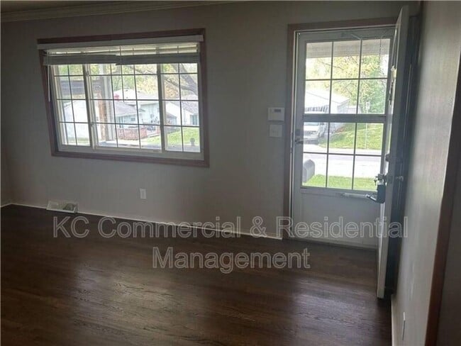 Building Photo - 7809 NE San Rafael Dr