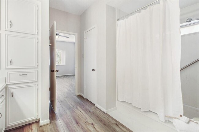 Building Photo - 5402 Summerfield Ln