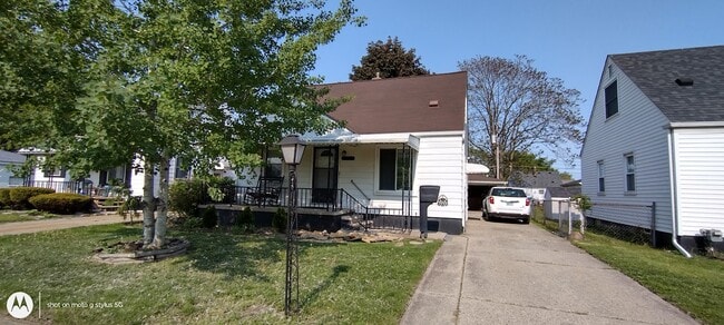 Building Photo - 25880 Groveland St