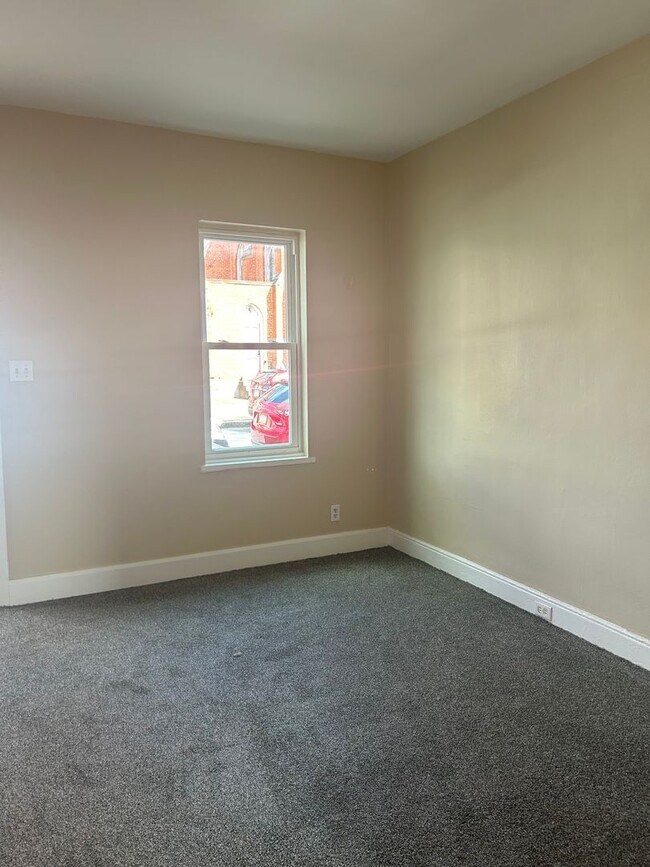 Building Photo - Section 8 considered.  3-bedroom row home in Midtown Harrisburg