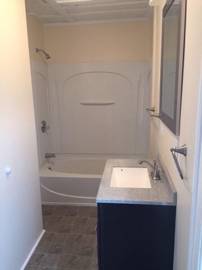 Building Photo - 209 S Main St