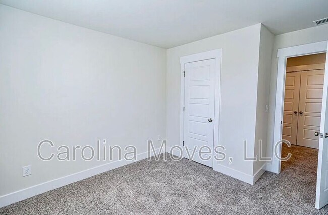 Building Photo - 609 Purteview Pl