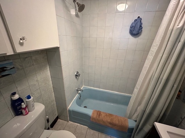 Tub and shower. - 129 Durnell Ave