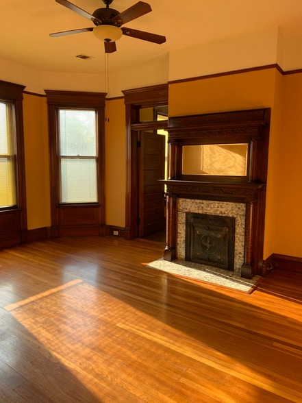 Building Photo - 1702 S Spring St