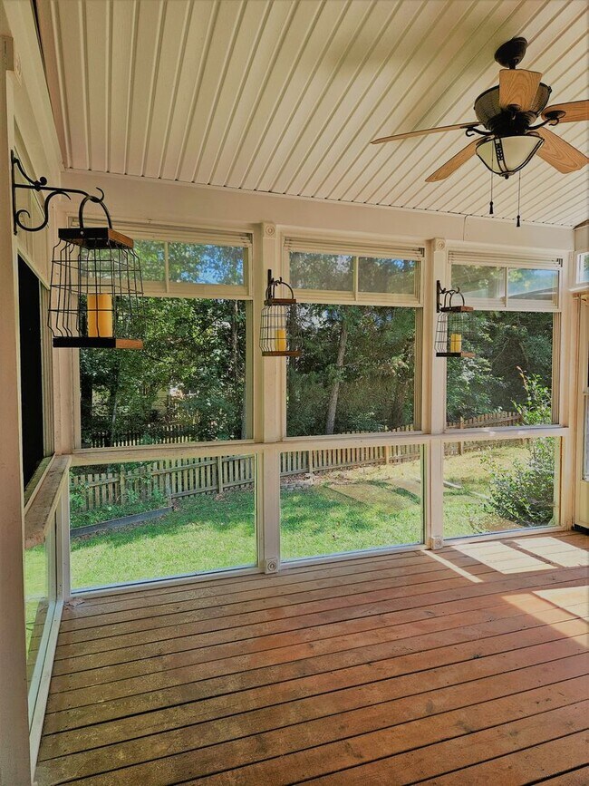 Building Photo - Large contemporary in Birkdale Subdivision...