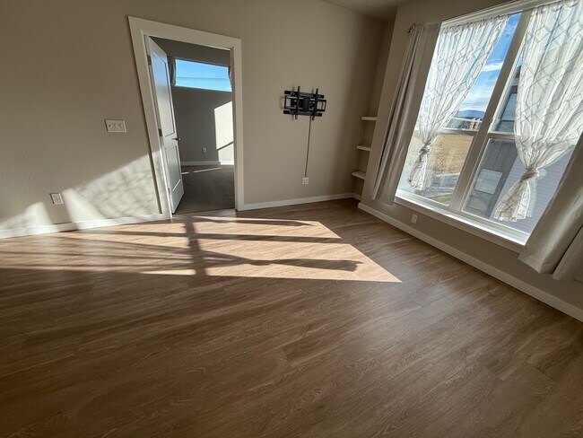 Building Photo - 2710 Sartain St