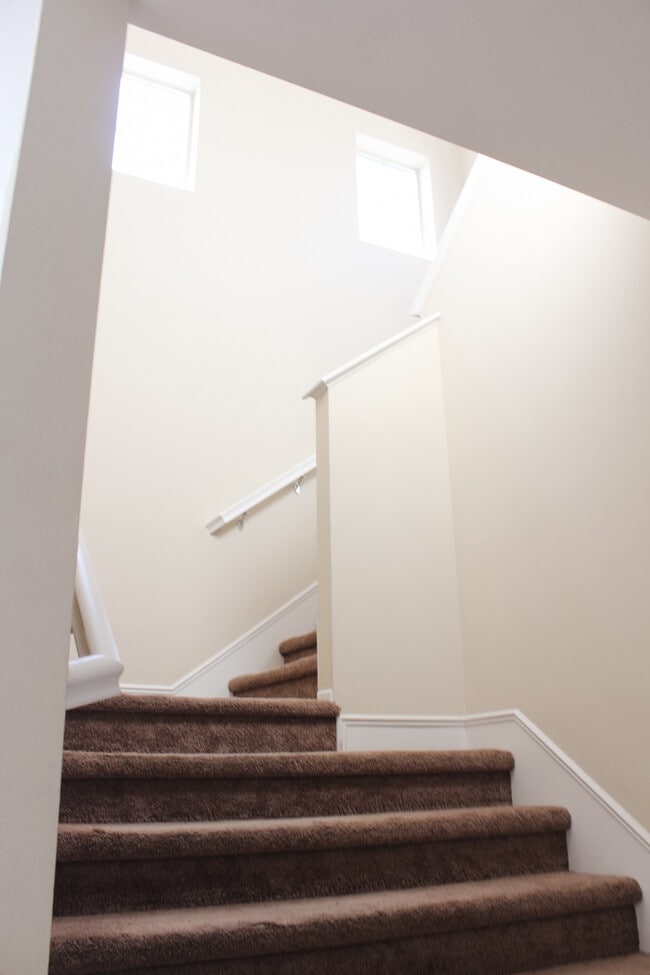 Building Photo - 34213 Parkside Dr