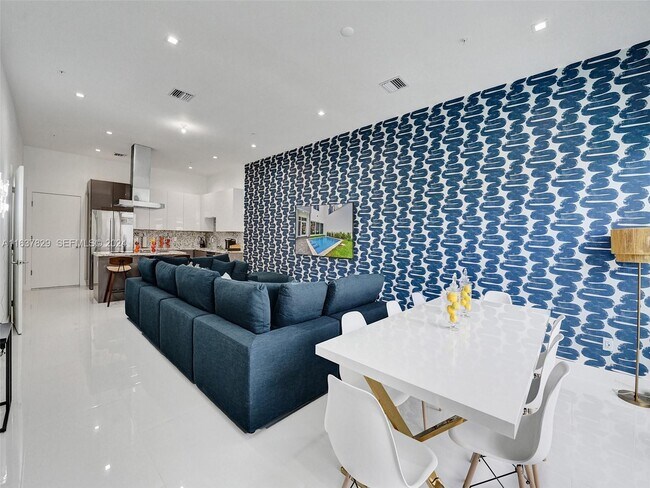 Building Photo - 1224 NE 15th Ave