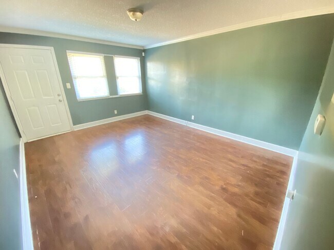 Building Photo - 2Bed/1Ba Duplex close to Downtown Concord Fully Renovated with Laundry Room on Site