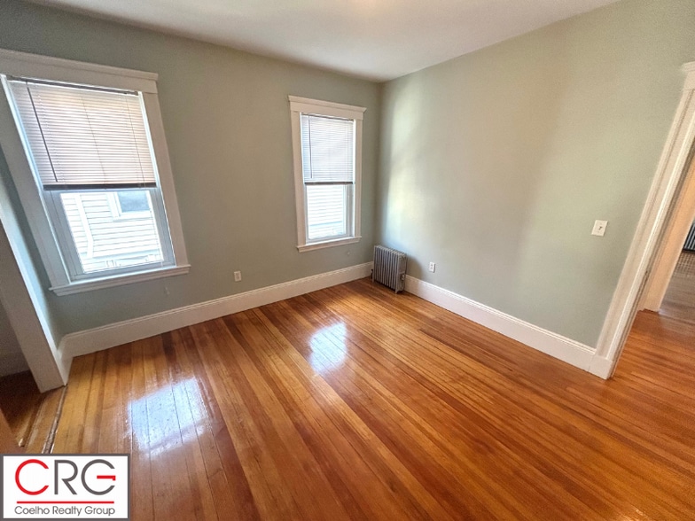 Building Photo - 18 Wellington Rd