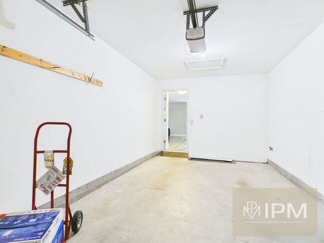 Building Photo - 1/2 First Months Rent!! Bright 2 Bed, 1.5 Bath Townhome in New Cumberland!