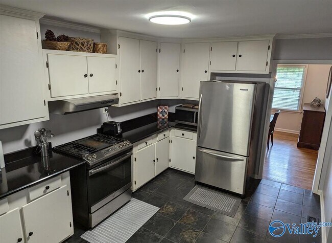 Building Photo - 2222 Matthews St SE