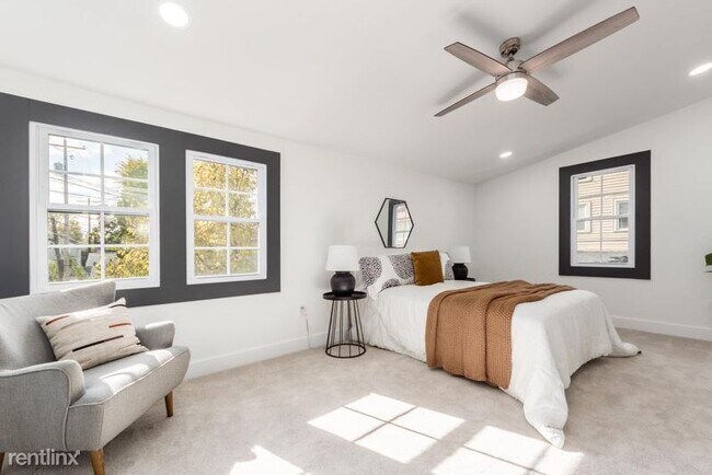 Building Photo - 4 br, 3.5 bath House - 481 Chilcote Ave