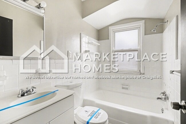 Building Photo - 16501 Fairmount Dr