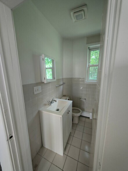 Building Photo - 178 Redmond St