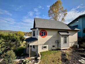 Building Photo - 21 Toxaway St