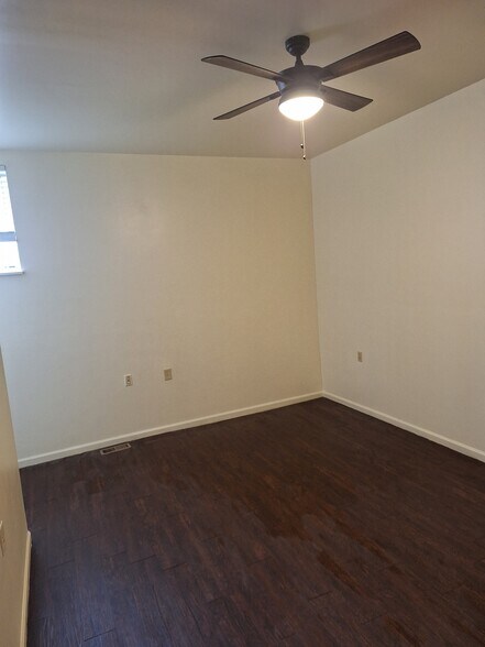 Building Photo - 1900 Mallinckrodt St