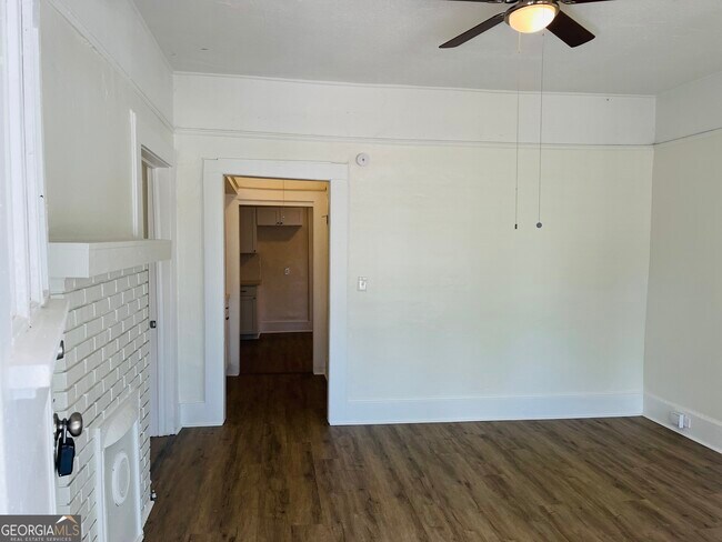 Building Photo - 410 Alford St