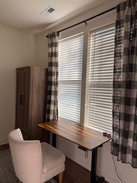 Building Photo - 338 Simeon Dr