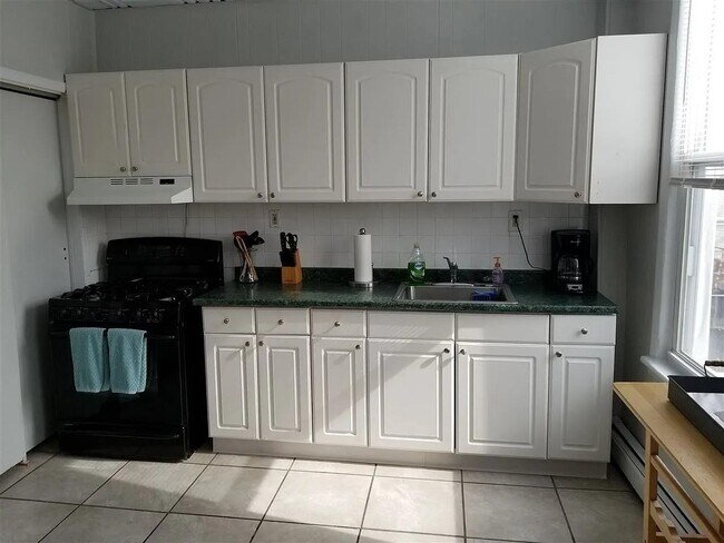 Building Photo - 317 21st St