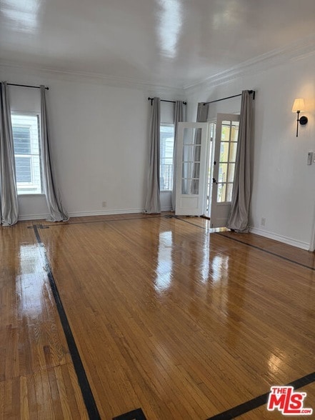 Building Photo - 157 N La Peer Dr