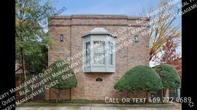 Building Photo - Beautiful 2 BR, 2.5 Bath in Oak Lawn